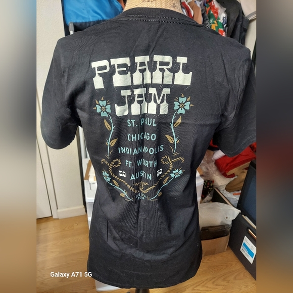NEW, 2023 Tour, Pearl Jam T Shirt - Picture 2 of 3